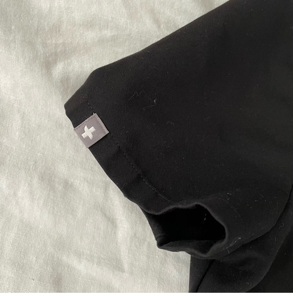 FIGS XXS Women’s Scrub Top Black Short Sleeve - Picture 4 of 5